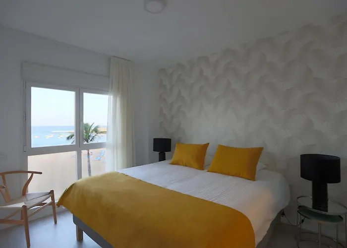 Frente A La Playa De Canteras S2 *